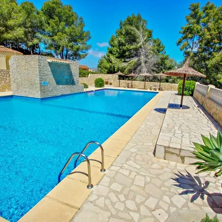 David - With Pool In Apartment